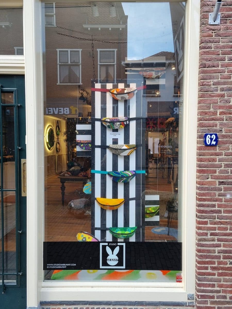 Etalage Studio Mr Bunny met handgemaakte tassen